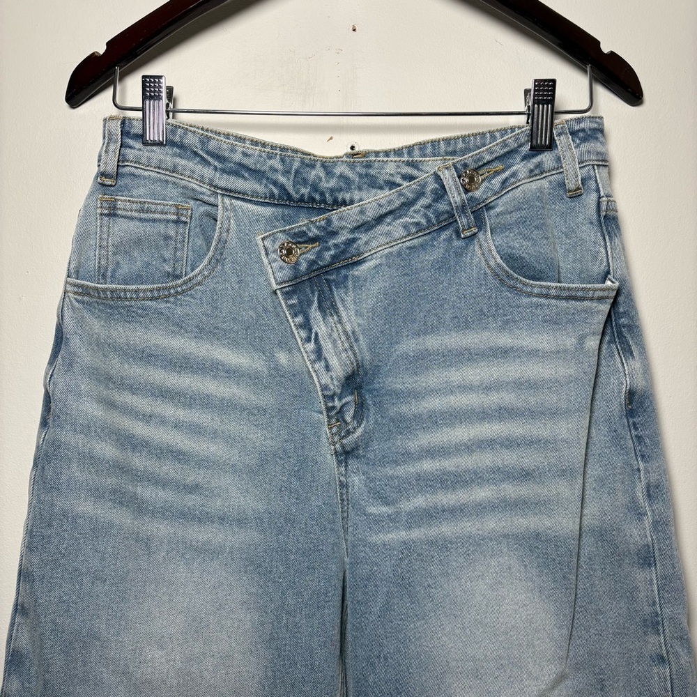 Commence Asymmetric Waist Wide-Leg Jeans Light Wash Size Medium - Picture 3 of 9